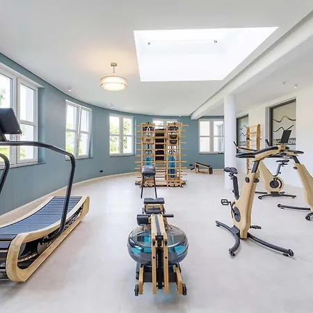 Daire Boddenluemmel In Der Seefahrtschule *